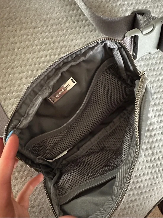 lululemon athletica Slate Gray everywhere Belt Bag - Picture 2 of 3